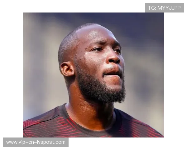 卢卡库轻微变向后抽射,比利时力量型终结亮眼