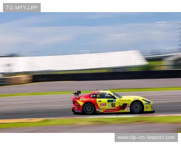 逆境中的神勇:车手挑战极限的故事,逆境车的图片 逆境中的神勇:车手挑战极限的故事,逆境车的图片